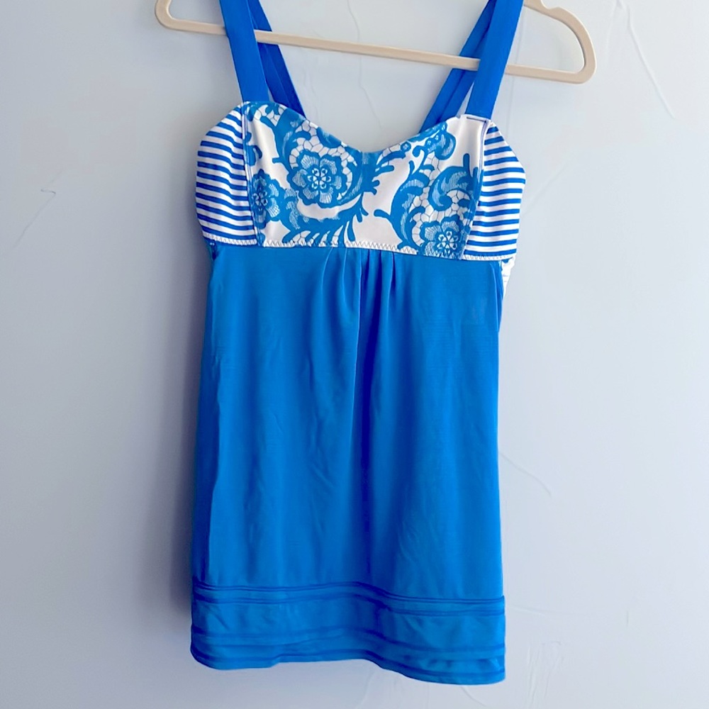 Lululemon tank with built in bra, size 8